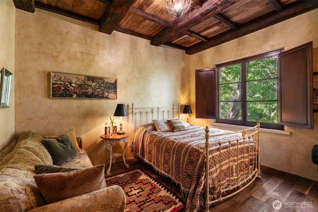 11008 N Deer Drive, Woodway, WA 98020