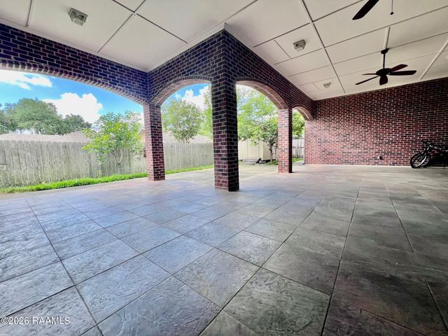 204 Ravine Run Drive, Lafayette, LA 70506