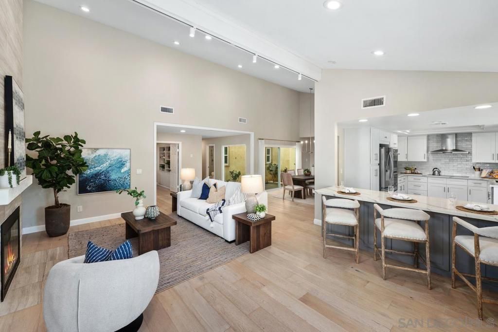 Image 1 of property listing at 1728 Caminito Ardiente, La Jolla, CA 92037
