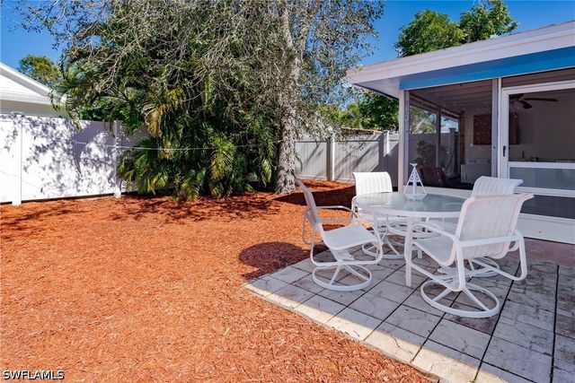 1781 Smugglers CV A, Naples, FL 34112