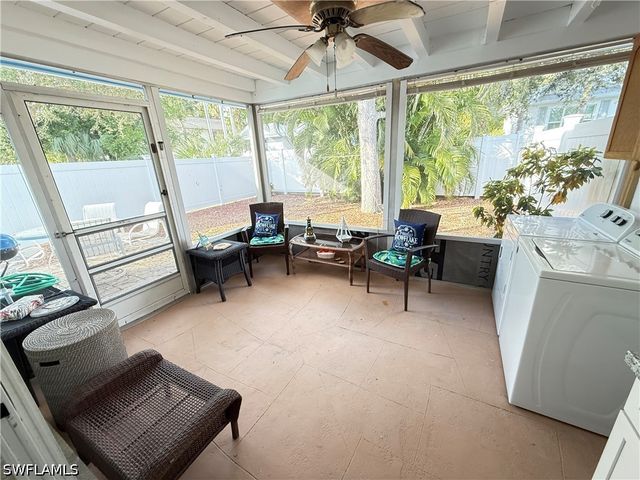 1781 Smugglers CV A, Naples, FL 34112