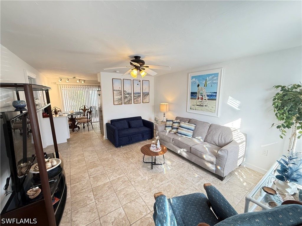 1781 Smugglers CV A, Naples, FL 34112