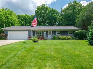 5482 Lindenwood Street, Kalamazoo, MI 49004