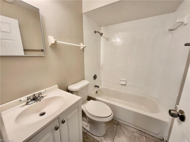 4184 Pine Drop LN, North Fort Myers, FL 33917