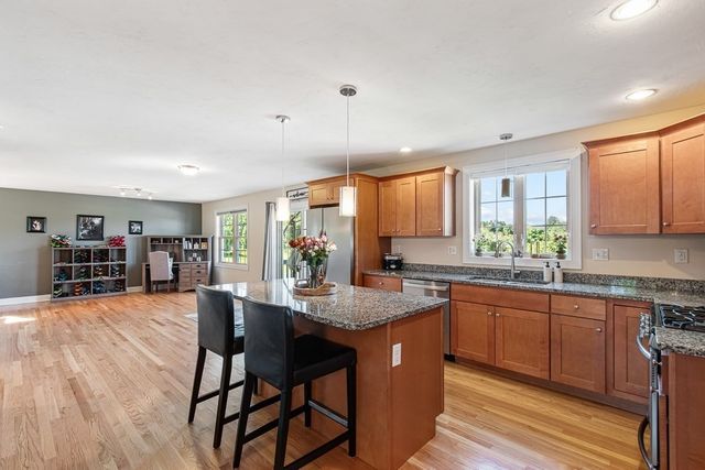 18 Blue Grass Circle, Taunton, MA 02780