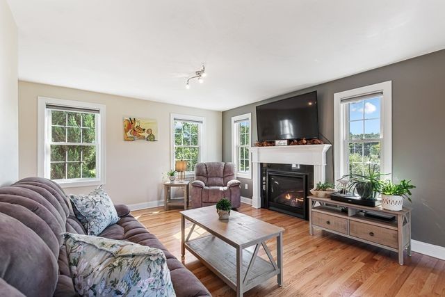 18 Blue Grass Circle, Taunton, MA 02780