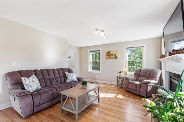 18 Blue Grass Circle, Taunton, MA 02780