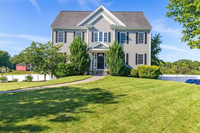 18 Blue Grass Circle, Taunton, MA 02780