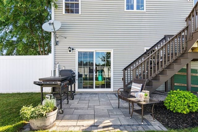 18 Blue Grass Circle, Taunton, MA 02780
