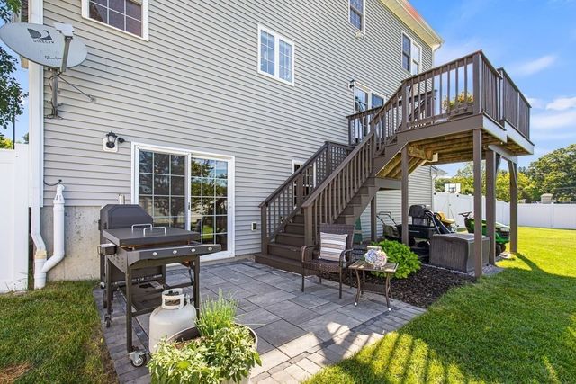 18 Blue Grass Circle, Taunton, MA 02780