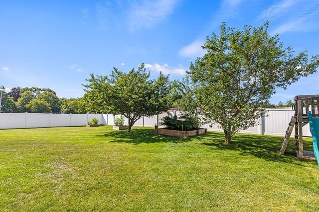 18 Blue Grass Circle, Taunton, MA 02780