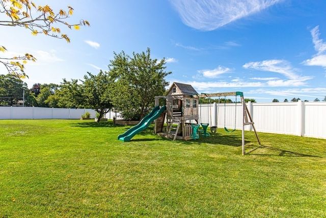 18 Blue Grass Circle, Taunton, MA 02780