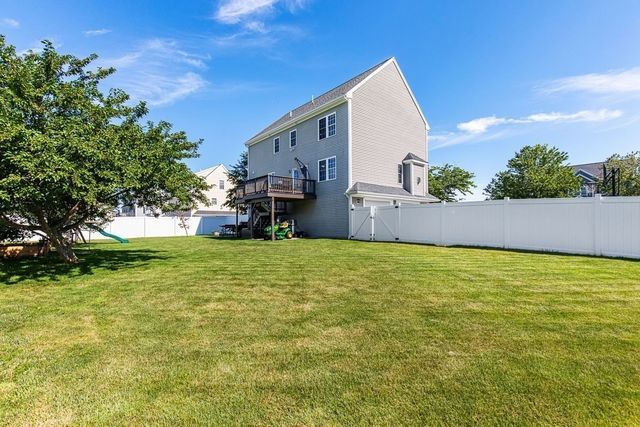 18 Blue Grass Circle, Taunton, MA 02780