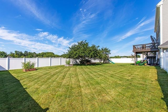 18 Blue Grass Circle, Taunton, MA 02780