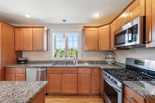 18 Blue Grass Circle, Taunton, MA 02780