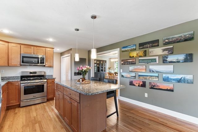 18 Blue Grass Circle, Taunton, MA 02780