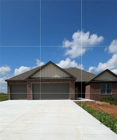 2550 Peterson Road, Gentry, AR 72734