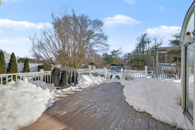 8 Paddock Drive, Fort Salonga, NY 11768