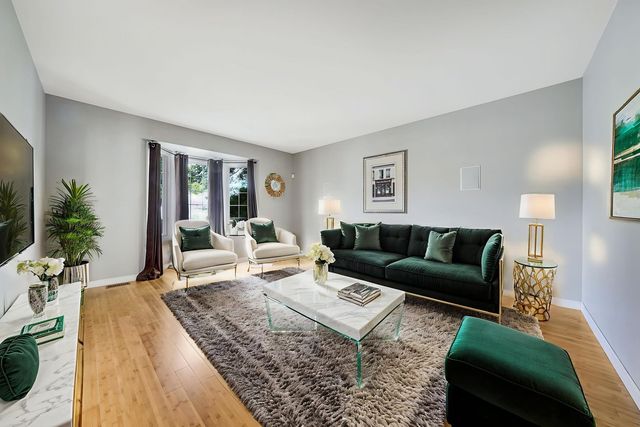 801 W Veterans Parkway, Addison, IL 60101