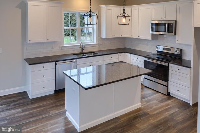 7393 YELLOW CHURCH RD, Seven Valleys, PA 17360