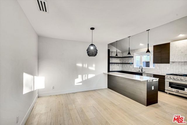 4122 S Bronson Avenue, Los Angeles, CA 90008