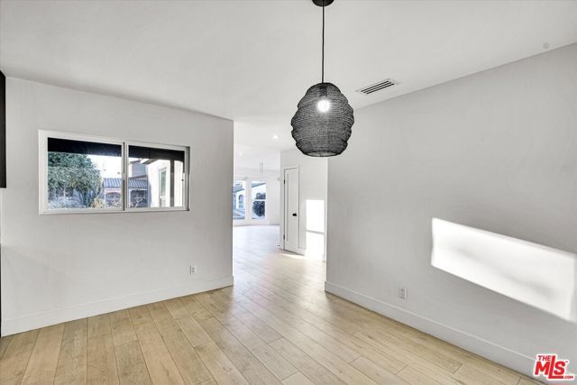 4122 S Bronson Avenue, Los Angeles, CA 90008