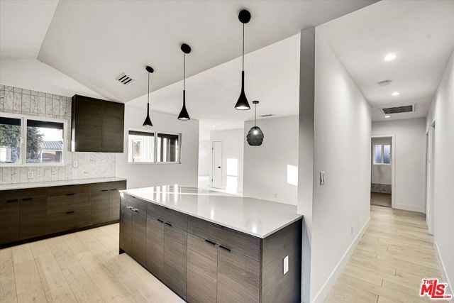 4122 S Bronson Avenue, Los Angeles, CA 90008