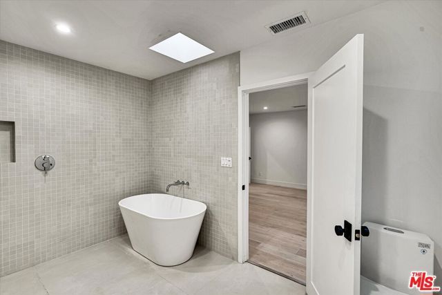 4122 S Bronson Avenue, Los Angeles, CA 90008