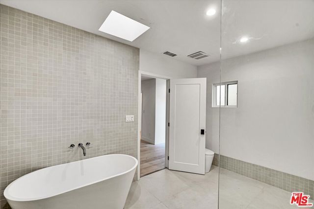 4122 S Bronson Avenue, Los Angeles, CA 90008