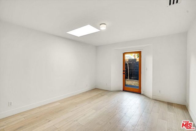 4122 S Bronson Avenue, Los Angeles, CA 90008