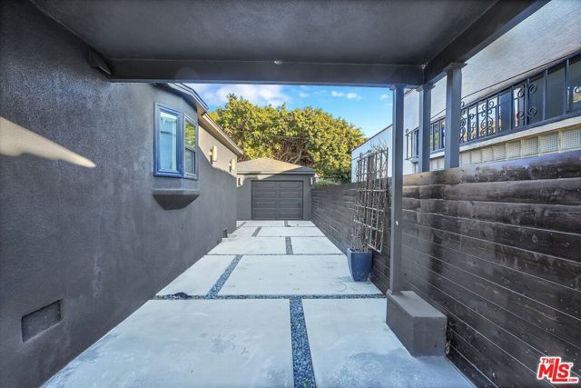 4122 S Bronson Avenue, Los Angeles, CA 90008