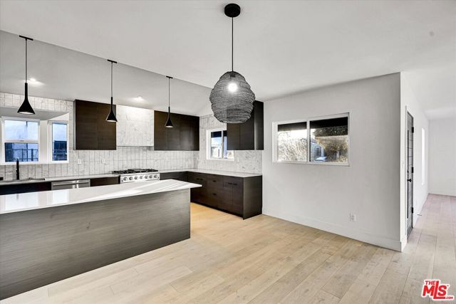 4122 S Bronson Avenue, Los Angeles, CA 90008