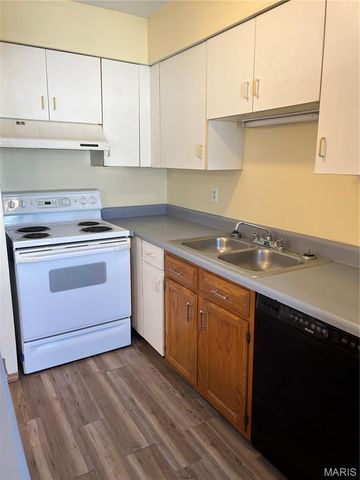 1863 High Sun Drive, Florissant, MO 63031