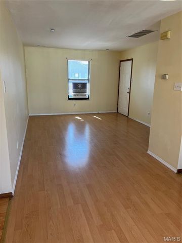 1863 High Sun Drive, Florissant, MO 63031