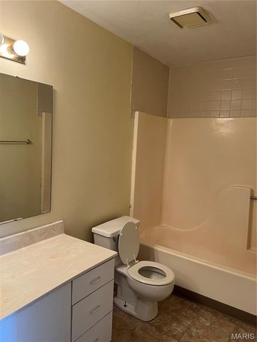 1863 High Sun Drive, Florissant, MO 63031