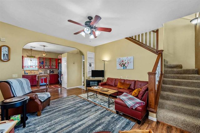 704 6th St, Elgin, OK 73538