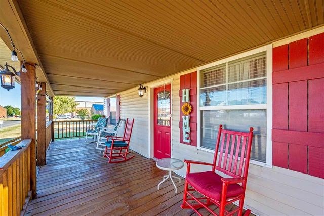 704 6th St, Elgin, OK 73538