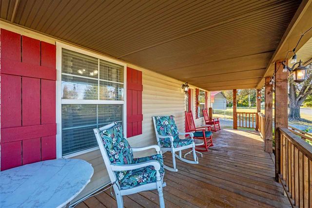 704 6th St, Elgin, OK 73538