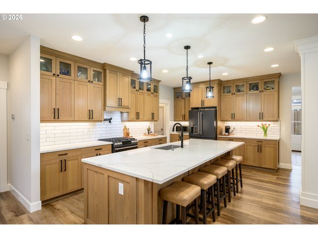 1160 BEDLINGTON Ter, Silverton, OR 97381