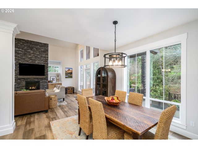 1160 BEDLINGTON Ter, Silverton, OR 97381