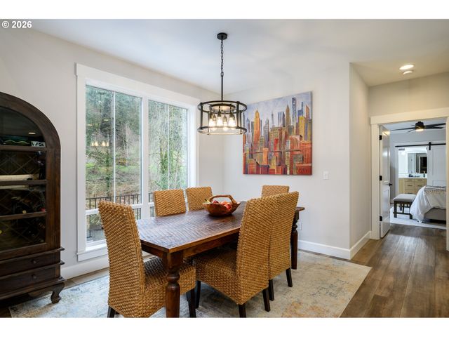 1160 BEDLINGTON Ter, Silverton, OR 97381