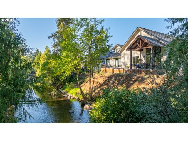 1160 BEDLINGTON Ter, Silverton, OR 97381