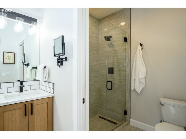 1160 BEDLINGTON Ter, Silverton, OR 97381