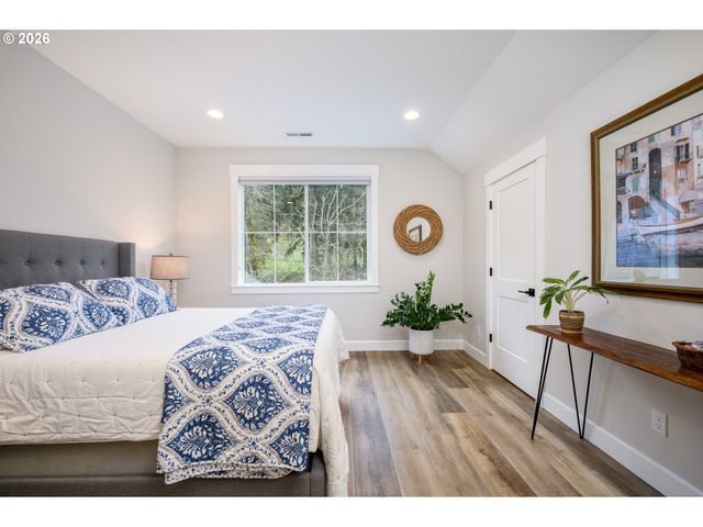 1160 BEDLINGTON Ter, Silverton, OR 97381