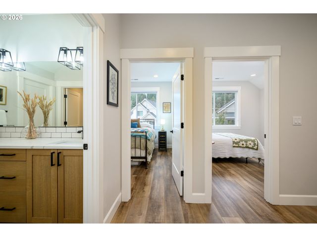 1160 BEDLINGTON Ter, Silverton, OR 97381