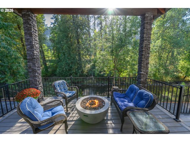 1160 BEDLINGTON Ter, Silverton, OR 97381