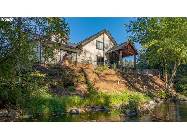 1160 BEDLINGTON Ter, Silverton, OR 97381