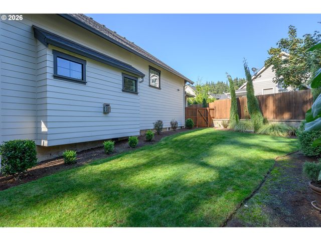 1160 BEDLINGTON Ter, Silverton, OR 97381