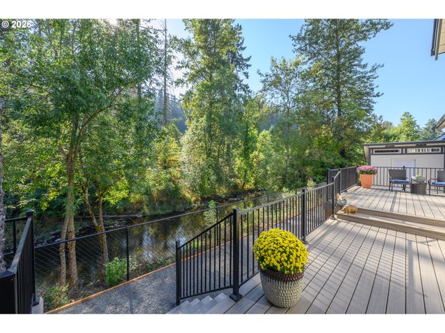 1160 BEDLINGTON Ter, Silverton, OR 97381