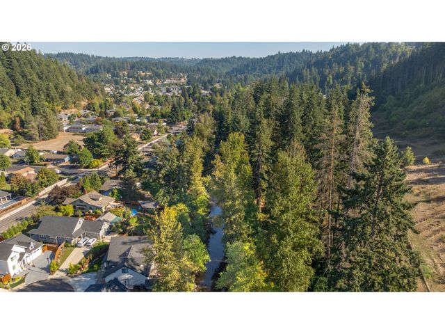 1160 BEDLINGTON Ter, Silverton, OR 97381